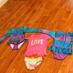 Swimsuit / swimming costume 4t